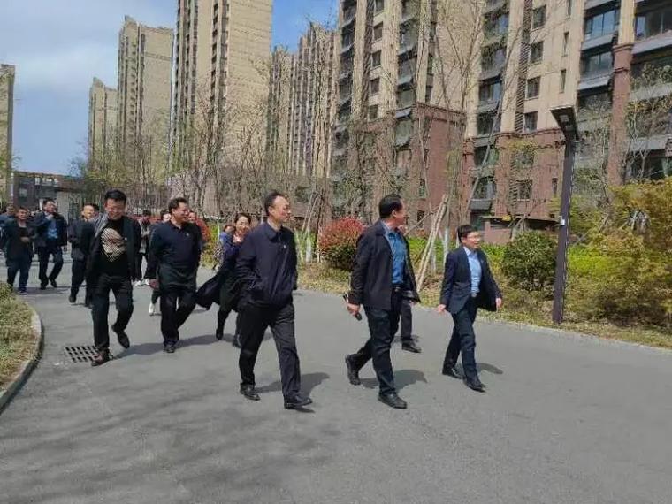 心怀感恩，砥砺前行——街道领导莅临东海峪佳苑调研考察指导物业工作